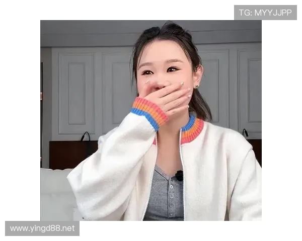 张家齐用筷子挑饭那动作，怎么看都不像个球员啊，反差太大了！