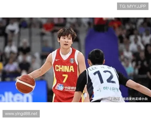 杨力维逛街被拍，那个包比我半年工资还豪横，生活差距太扎心